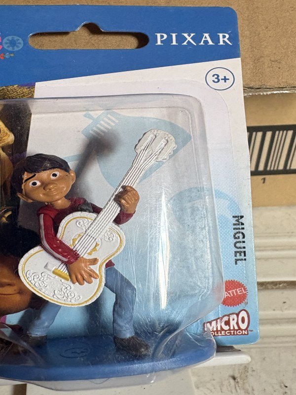 Figura Miguel com Violão